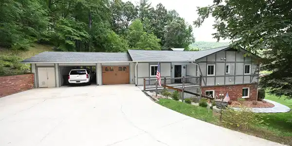 3021 Cedar Crest Drive