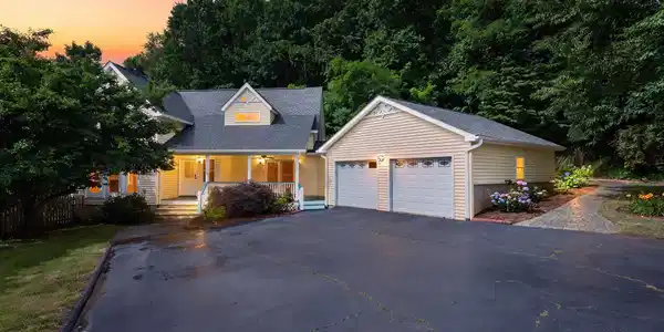 30 Apple Tree Way
