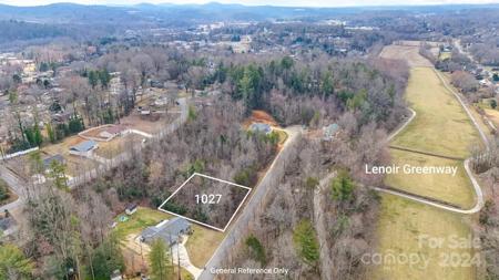 1027 Williamsburg Drive NE