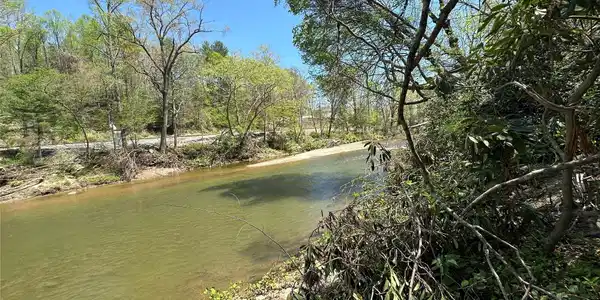 000 River Way