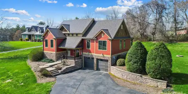 15 Carl Roberts Road