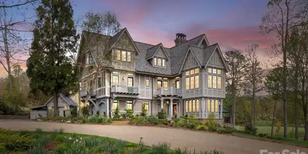 8 Fairway Place