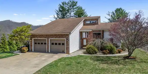 31 Bridle Path Drive