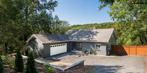 17 Beaverdam Court