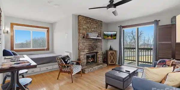 301 Pinnacle Inn Road