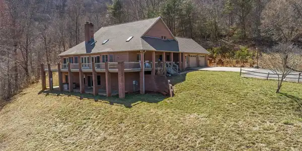 126 Hillcrest Drive