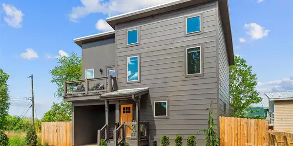16 Oak Hill Drive