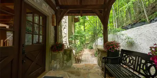82 Red Oak Drive