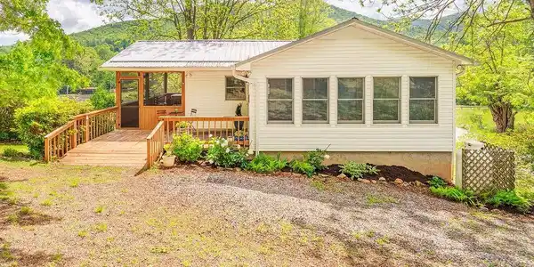 124 Beaverdam Loop Road