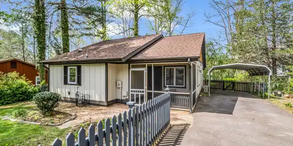 605 Rhododendron Avenue