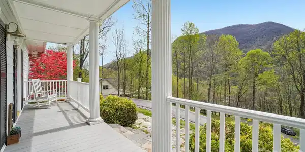 302 Davy Crockett Drive
