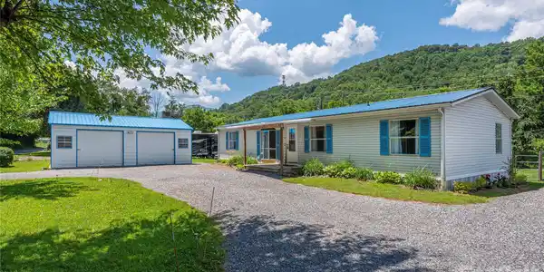 1458 Old Balsam Road