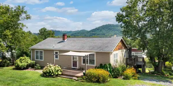 31 Skyland Circle