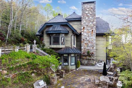 1052 Toxaway Drive