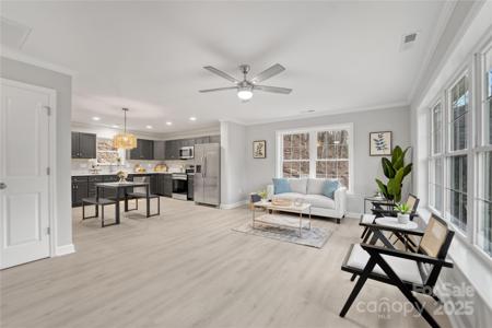 60 Leisure Lane