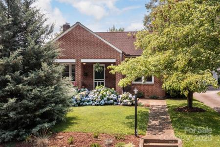 9 Colonial Place
