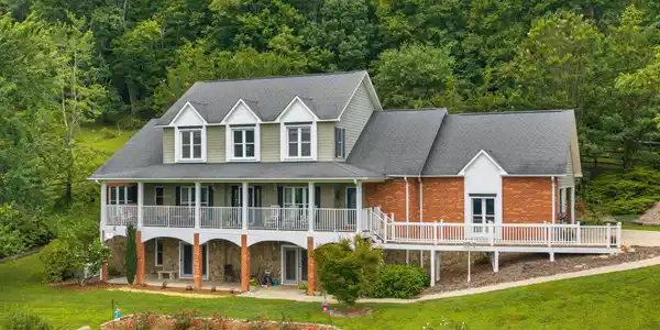 24 Nesbitts Olde Farm Road