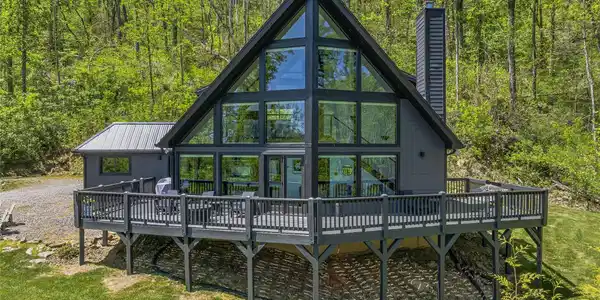 110 North Knob Lane