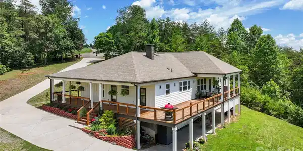 24 Chapel Hill Lane