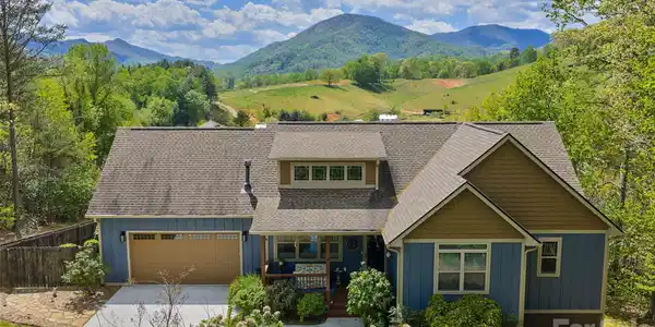 4 Oak Mountain Drive