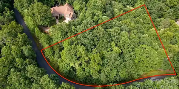 724 Streamside Drive