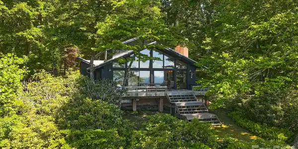 911 Green Hill Road
