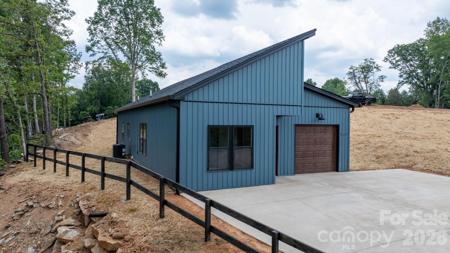 909 Overlook Drive SW
