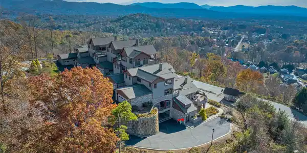 4 Chimney Crest Drive