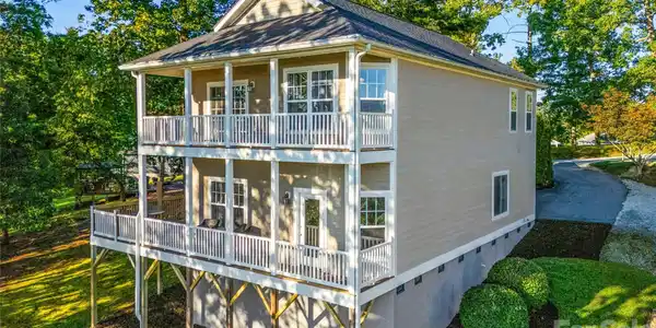 14 Summit Circle