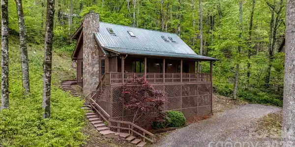 17 Greer Way