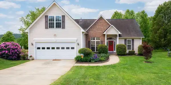102 W Farm Creek Drive