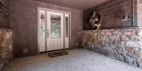 979 Hayden Heights Road