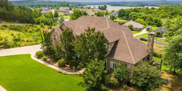 89 River Road Drive W