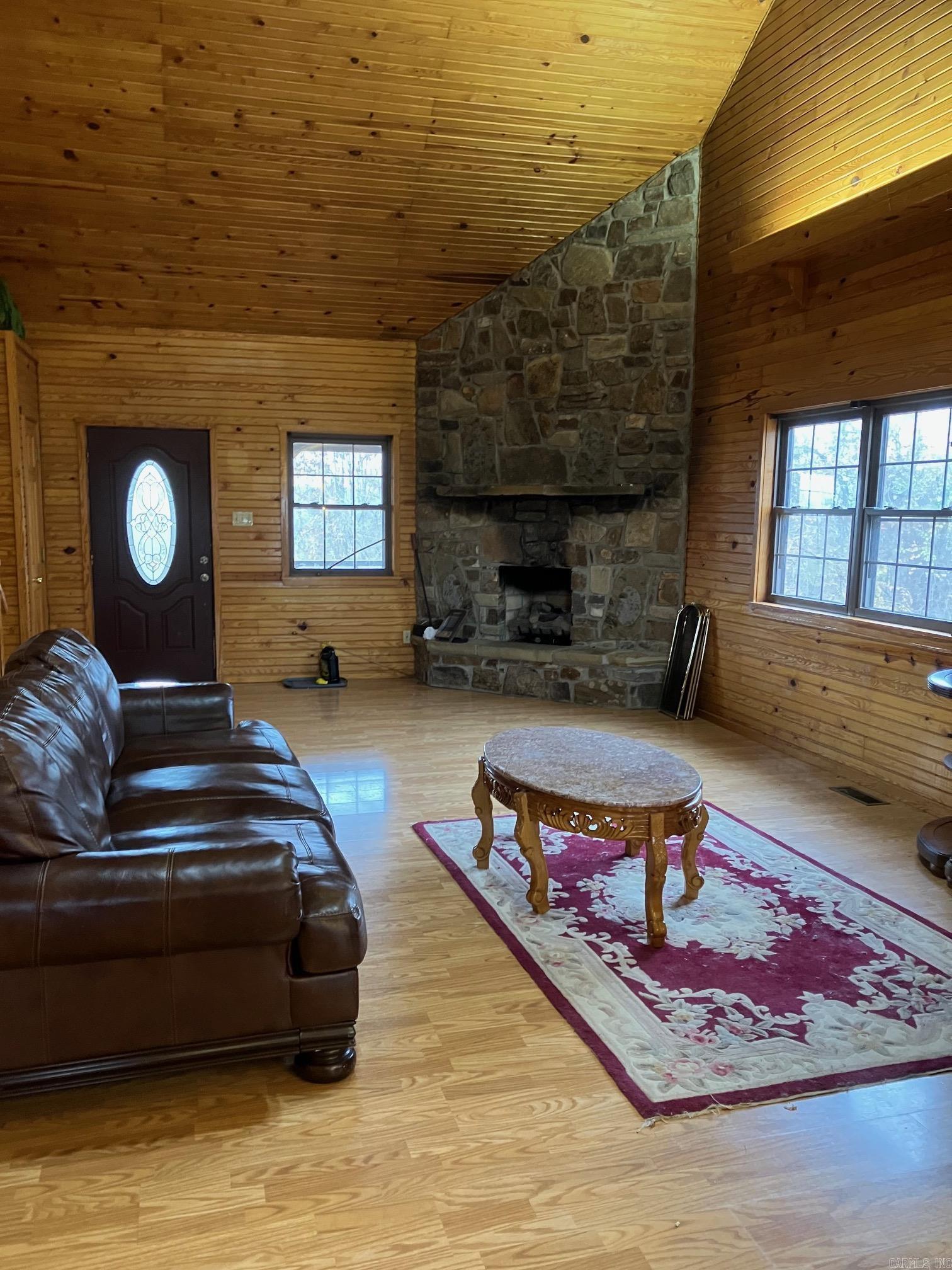 Image 3: Living Room