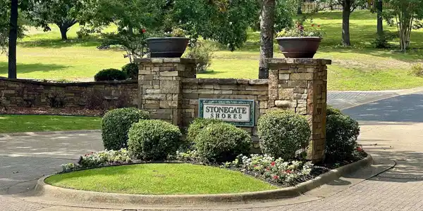 2 Stonegate Heights