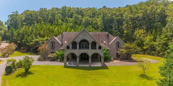 3443 Riverview Drive