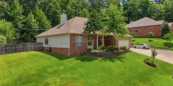 2121 Westport Loop