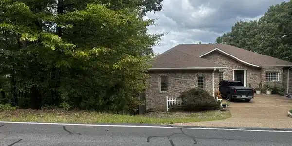 Image 3: House to the right of the lot