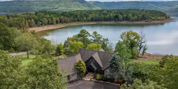 190 Smokey Ln