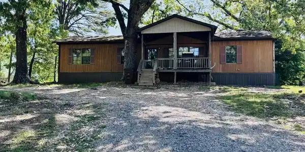 944 E Highway 270