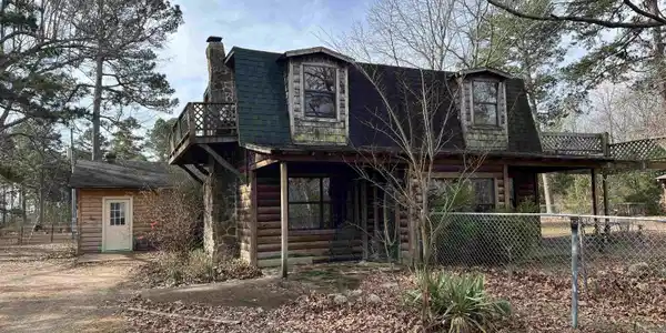 305 Polk Road 76 W