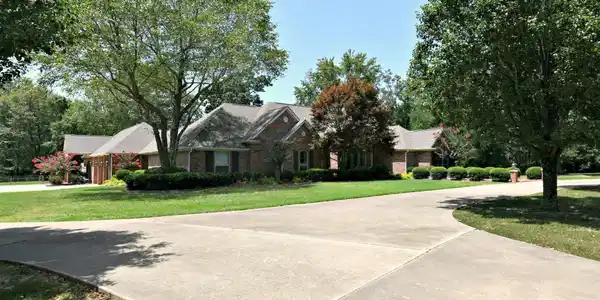 906 Grandview Heights
