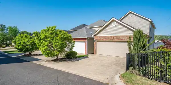 102 Eagle View Point
