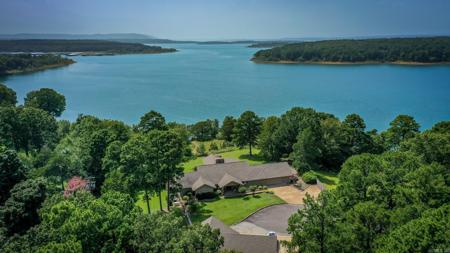 1211 Palisades Circle