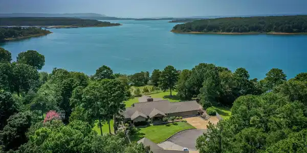 1211 Palisades Circle