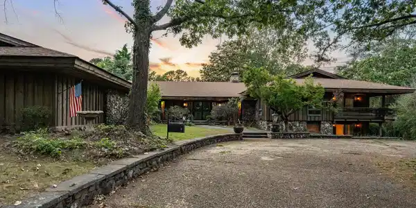 11909 Fairview Road