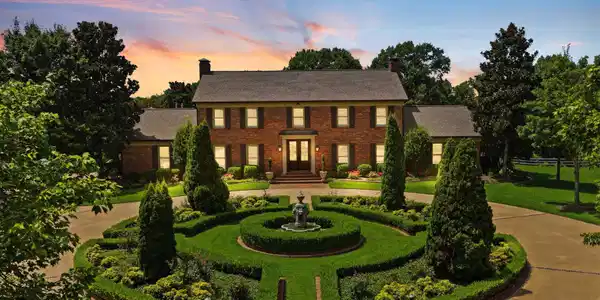 10 Thomas Park Circle