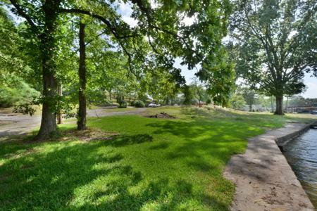 318 PINEHILL Road