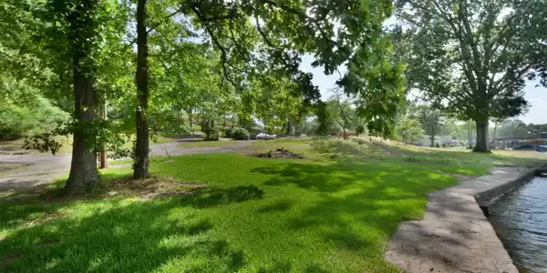 318 PINEHILL Road