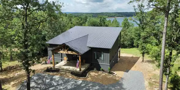 370 Island Shores Dr.